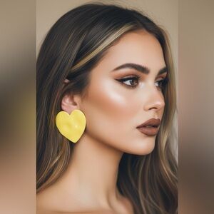 Cara 90s Yellow Heart Earrings